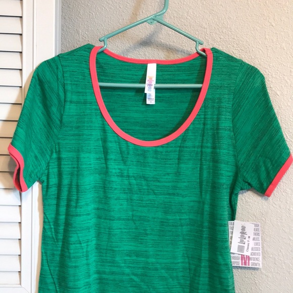 💚💖🧡 NWT LulaRoe Classic-T Medium - Picture 2 of 4